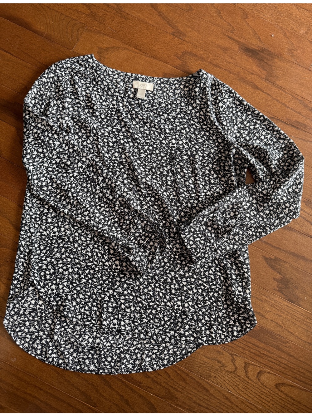 Women's Black & White Floral Long-Sleeve Top - Loft